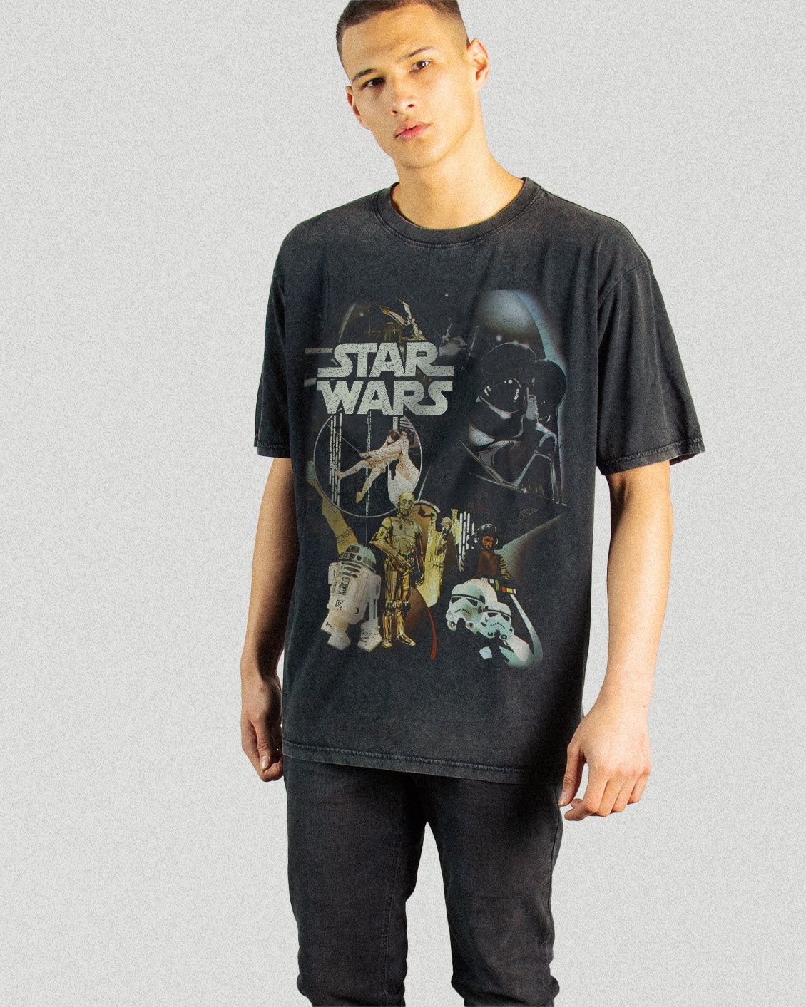 Model wearing a STAR WARS NEW VINTAGE  WASHED OVERSIZED TEE